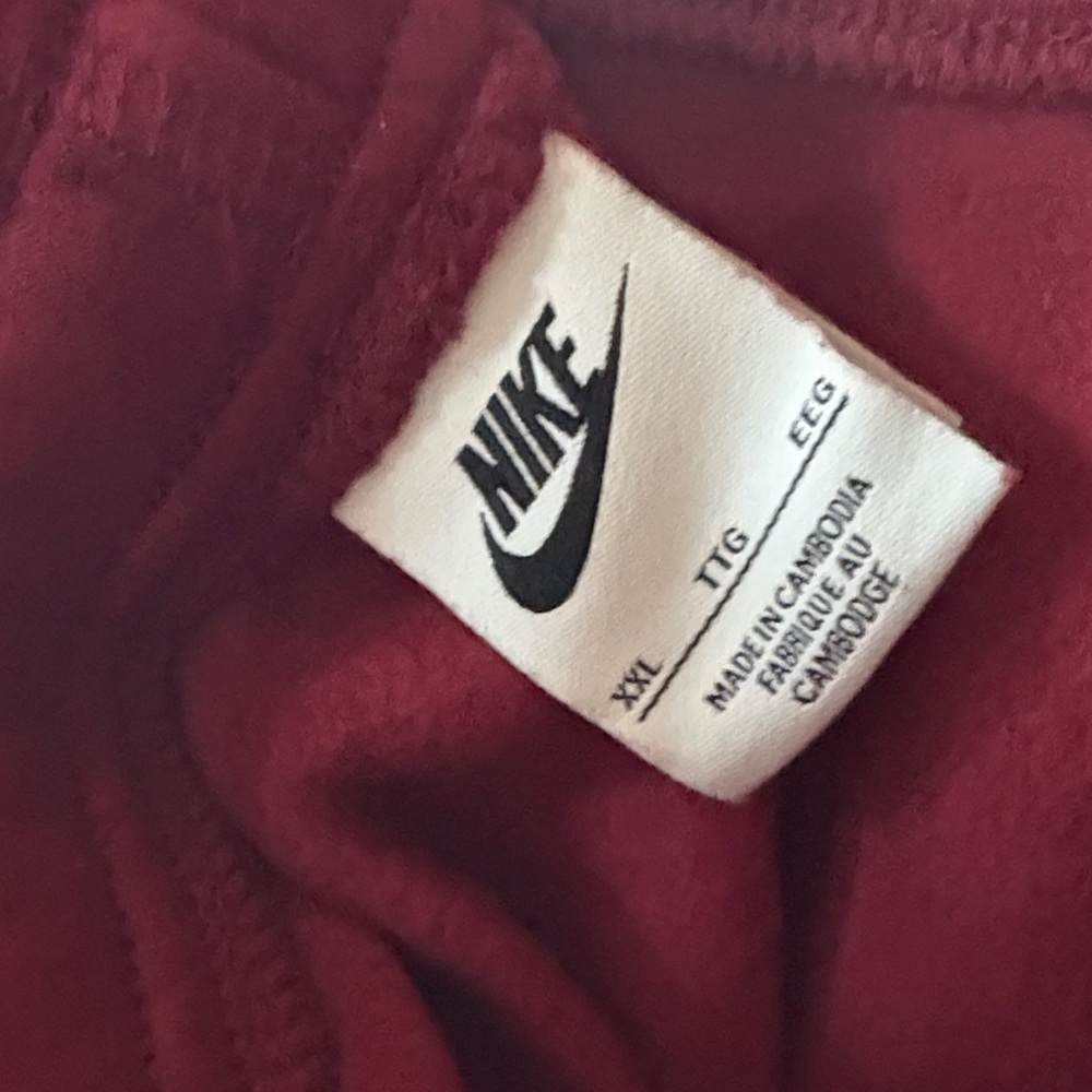 Nike Burgundy Hoodie and Joggers Set, men’s XXL. Comfy. Worn once, brand new - Picture 10 of 10